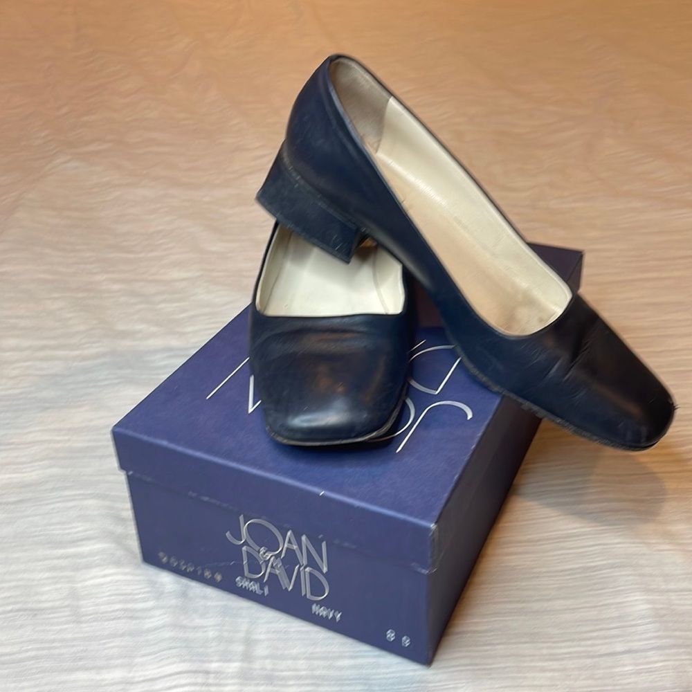 JOAN & DAVID vintage navy pumps